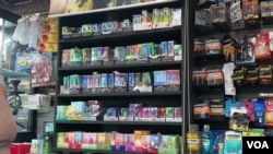 บุหรี่ไฟฟ้าแบบต่าง ๆ ในชั้นขายของ