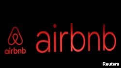 2018年6月14日，爱彼迎在日本东京举行的一个活动上展示的公司标识。（路透社）