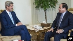 U.S. Secretary of State John Kerry, left, talks with Egypt’s President Abdel Fattah el-Sissi before a meeting at the presidential palace in Cairo, Egypt, June 22, 2014. 