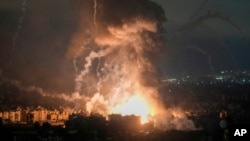 ইসরায়েলের জন্য যুক্তরাষ্ট্রের সামরিক সহায়তার একটা বড় অংশ হচ্ছে ২,০০০ পাউন্ডের বাঙ্কার বাস্টার বোমা, যেমনটা গাজা এবং বৈরুতে (ছবিতে) ব্যবহার করা হয়েছে। ফটোঃ ৬ অক্টোবর, ২০২৪। 