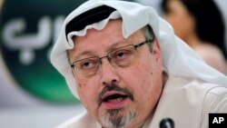 Kolumnis harian Washington Post, Jamal Khashoggi di Manama, Bahrain, 1 Februari 2015. (Foto: dok).