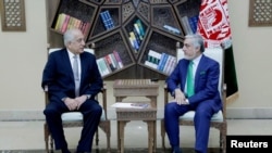 U.S. special representative for Afghanistan, Zalmay Khalilzad (L), meets with Afghanistan Chief Executive Abdullah Abdullah in Kabul, Afghanistan, Sept. 2, 2019. (Afghan Chief Executive office/Handout via Reuters) 