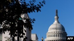 Переконати законодавців в необхідності затвердити додаткову допомогу намагатимуться держсекретар США Ентоні Блінкен та очільник Пентагону Ллойд Остін, які свідчитимуть на слуханнях Комітету асигнувань Сенату США у вівторок. Фото: Будівля американського парламенту. 