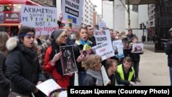 Під лондонськими вікнами Ахметова. ФОТО