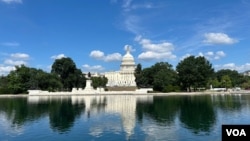 位于华盛顿的国会大厦与倒映池。(2025年7月15日)