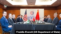 美国国务卿卢比奥在吉隆坡会晤中国外长王毅。(2025年7月11日)