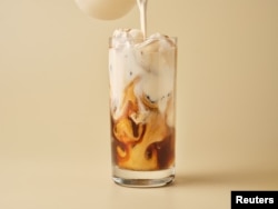 Atomo Coffee's 'beanless coffee', which uses superfoods and upcycled ingredients to mimic the molecular structure of coffee, is seen in this handout picture obtained by Reuters on September 29, 2023. (Atomo Coffee/Handout via REUTERS)