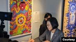 Taiwan’s President Tsai Ing-wen signs the guest book during her visit to the Musée de Panthéon Nationale, in Port au Prince, Haiti, July 13, 2019. (@jovenelmoise Twitter)
