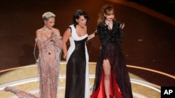 โดจาเเคต เรย์และลิซ่า