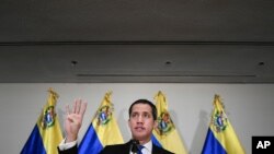 El presidente encargado de Venezuela, Juan Guaidó, habla en una conferencia de prensa en Caracas, Venezuela, el sábado 5 de diciembre de 2020.