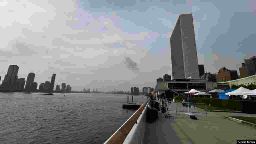 نمایی از مقر سازمان ملل متحد در نیویورک در مجاورت رودخانه ایست (سه‌شنبه ۱ مهر ۱۴۰۴) 