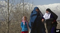 Afghan women arrive to attend a ceremony to mark International Women's day in Kabul March 10, 2011.