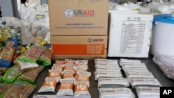 Viện trợ nhân đạo của USAID cho Venezuela được trưng bày tại một nhà kho cạnh Cầu Quốc tế Tienditas, ngoại ô Cucuta, Colombia, ngày 19/2/2019.