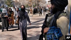 عفو بین‌الملل گفته که وزارت امر به معروف نهی از منکر حکومت طالبان حقوق بشر و آزادی‌های اساسی افغان‌ها را نقض کرده است.