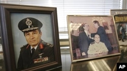 Framed photos of Gen. Manuel Antonio Noriega in the office of attorney Frank Rubino, Dec. 2008 (file photo).