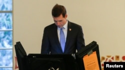 Democratic congressional candidate Conor Lamb fills out his ballot on a voting machine in Mt. Lebanon, Pennsylvania, U.S., March 13, 2018. 