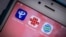 安装在一部iPhone手机上的中国电信、中国联通和中国移动的应用程序。