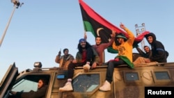 Warga Libya merayakan 6 tahun revolusi jatuhnya rezim Gaddafi di Benghazi, meski negara ini tidak juga reda dari konflik (foto: ilustrasi). 