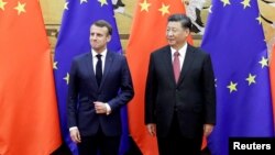 Arhiva: Francuski predsjednik Emanuel Makron i kineski predsjendik Ši Đinping u Pekingu, 6. novembra 2019. godine. (Foto: Rojters/Jason Lee) 