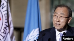 Sekretaris Jenderal PBB Ban Ki-Moon berbicara kepada wartawan di kantor pusat PBB Eropa di Jenewa mengenai Suriah (31/10). (Reuters/Pierre Albouy)