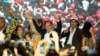 ARCHIVO - El candidato presidencial Gustavo Petro, en el centro, saluda a sus partidarios junto a su hijo Nicolás Petro Burgos, a la derecha, en la noche de las elecciones en Bogotá, Colombia, el 29 de mayo de 2022.