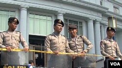 Polri selama ini aktif memburu para anggota kelompok-kelompok teror, termasuk kelompok di Aceh yang menyebut dirinya Al-Qaida Indonesia.