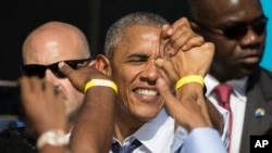 President Barack Obama meets with attendees at campaign event for Democratic presidential candidate Hillary Clinton in downtown Philadelphia, Sept. 13, 2016.