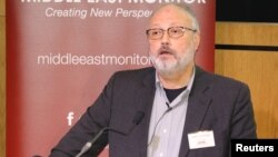 Jurnalis Saudi Jamal Khashoggi saat berbicara di sebuah acara yang diselenggarakan oleh Middle East Monitor di London, 29 September 2018.