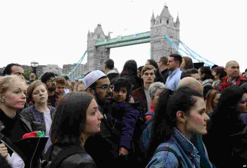 People attend a vigil to remember the victims of the attack on London Bridge and Borough Market, at Potters Field Park, in central London, Britain, June 5, 2017.