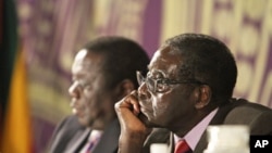Zimbabwean President Robert Mugabe, right, with Prime Minister Morgan Tsvangirai, Harare, Nov. 11, 2011.