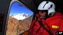U.S. Secretary of State John Kerry flies over the Taylor Valley area near McMurdo Station, Antarctica, Nov. 11, 2016. 