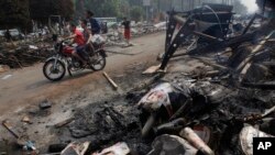 El caso se ha instalado en varias ciudades de Egipto, donde han quedado rastros quemados de los enfrentamientos como en la plaza Nahda, cerca de la Universidad de El Cairo.