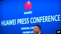 華為首席法務官宋柳平在深圳舉行的記者會上講話。（2019年12月5日）