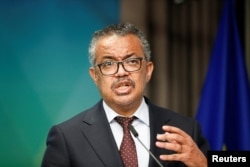 Dirjen WHO Tedros Adhanom Ghebreyesus memberikan pernyataan tentang vaksinasi COVID-19 dalam KTT Uni Eropa - Uni Afrika, di Brussels, Belgia, 18 Februari 2022. (REUTERS/Johanna Geron/Pool)