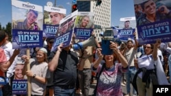 在以哈衝突中陣亡的以色列軍人的家人5月5日舉行示威，要求繼續清剿哈馬斯的戰爭努力。