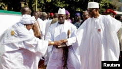 Gambia's Vice President Isatou Njie-Saidy welcomes Nigeria's President Muhammadu Buhari with Gambia's President Yahya Jammeh in Banjul, Gambia, Jan. 13, 2017. 