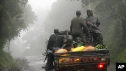 Congolese M23 rebels carry goods in the back of a truck near the Congo-Uganda border town of Bunagana, DRC, December 5, 2012.