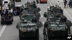 Des soldats indonésiens près du site des attaques terroristes du 14 janvier à Jakarta. (AP Photo/Achmad Ibrahim)