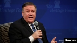 Menteri Luar Negeri Mike Pompeo memberikan kata sambutan mengenai kebijakan nuklir Iran pemerintahan Trimp di Heritage Foundation, Washington, 21 Mei 2018. REUTERS