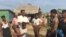 Para pengungsi Rohingya di kamp Dar Pang dekat Sittwe, Myanmar (Colin Lovett/VOA)