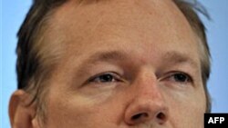 Sáng lập viên trang web WikiLeaks Julian Assange hiện đang bị Interpol truy nã