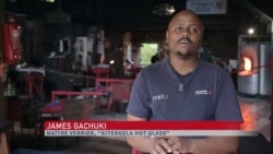 Une entreprise kényane fabrique des gadgets à partir de déchets de verre