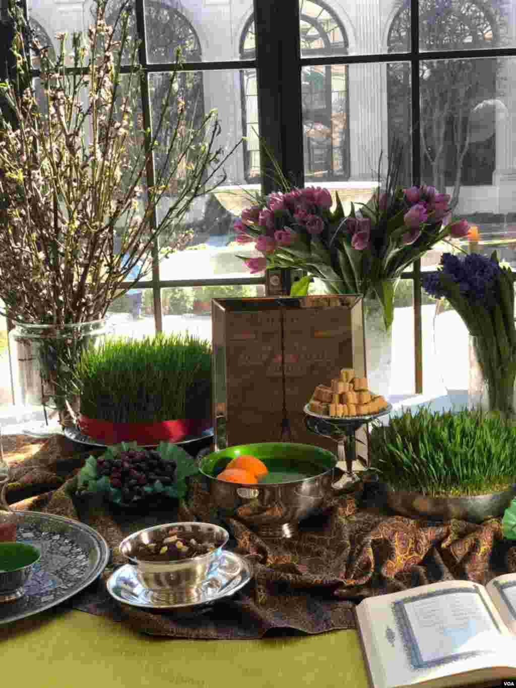 تجمع تعدادی از ایرانیان مقیم واشنگتن دی سی در مقابل دفتر حفاظت از منافع جمهوری اسلامی در واشنگتن 