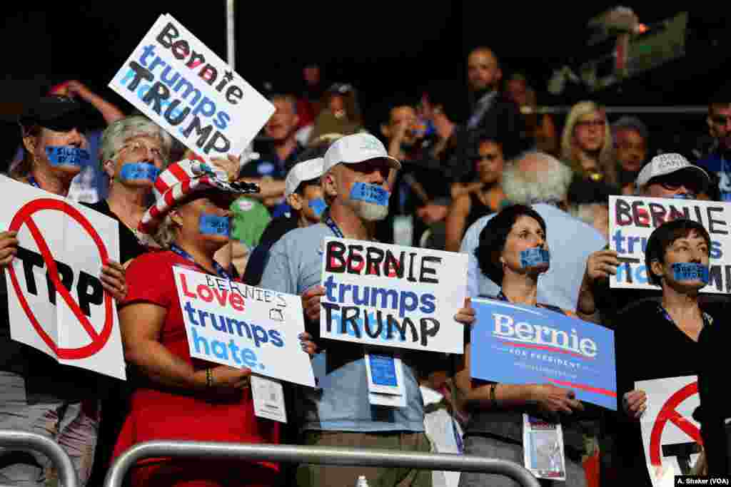 Bernie Sanders sought to heal a rift in the Democratic Party after leaked emails from party leaders appeared to show a bias in favor of Hillary Clinton, while speaking at the Democratic National Convention in Philadelphia, July 25, 2016. (A. Shaker/VOA)
