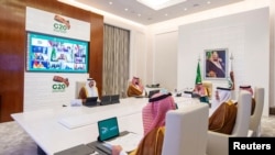 Mfalme wa Saudi Arabia, Salman bin Abdulaziz akitoa hotuba kwa njia ya video wakati wa ufunguzi wa G20