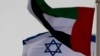 Bendera Emirat dan Israel berkibar saat kedatangan delegasi Israel dan AS di Bandara Internasional Abu Dhabi, di Abu Dhabi, Uni Emirat Arab, 31 Agustus 2020. (Foto: REUTERS/Christopher Pike)