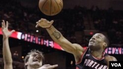 A pesar de contar con un mediador externo, los desacuerdos dividen a jugadores y propietarios de la NBA.