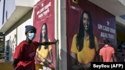 Des partisans de Janira Hopffer Almada, leader du Parti africain pour l'indépendance du Cap-Vert (PAICV) à Praia, le 11 avril 2021.