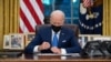 TT Biden đảo ngược lệnh ngưng cấp thẻ xanh của ông Trump 