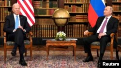 Predsednik SAD Džo Bajden tokom sastanka sa predsednikom Rusije Vladimirom Putinom, u Ženevi, Švajcarska, 16. juna 2021.